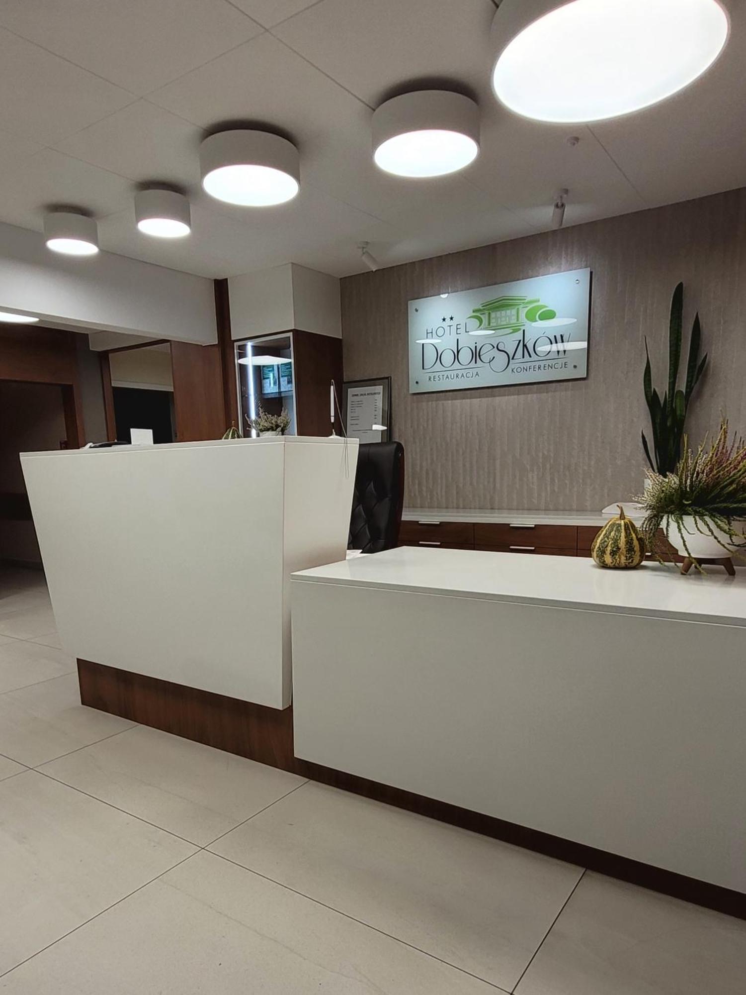 Hotel W Dobieszkowie Stryków Buitenkant foto