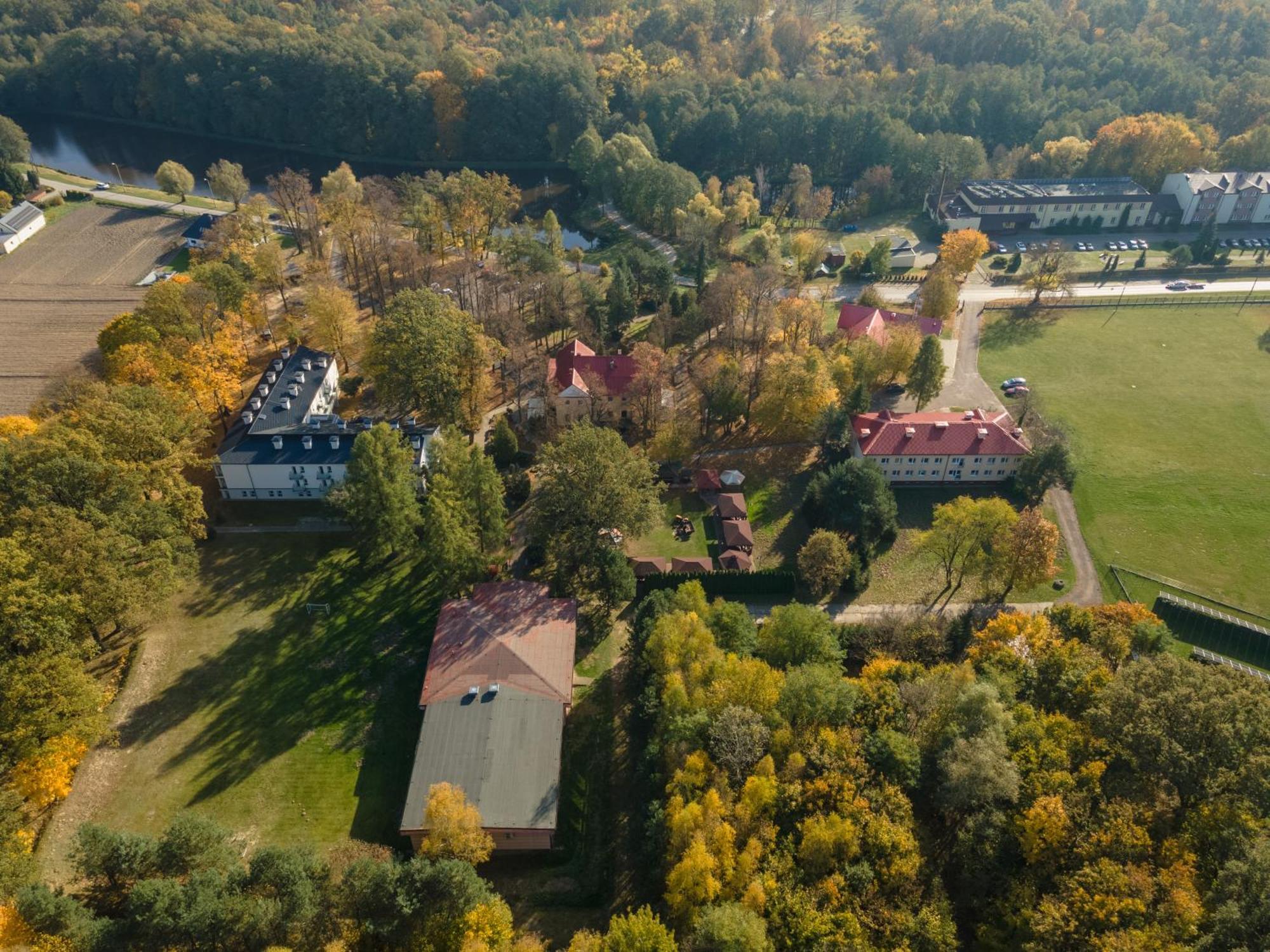 Hotel W Dobieszkowie Stryków Buitenkant foto