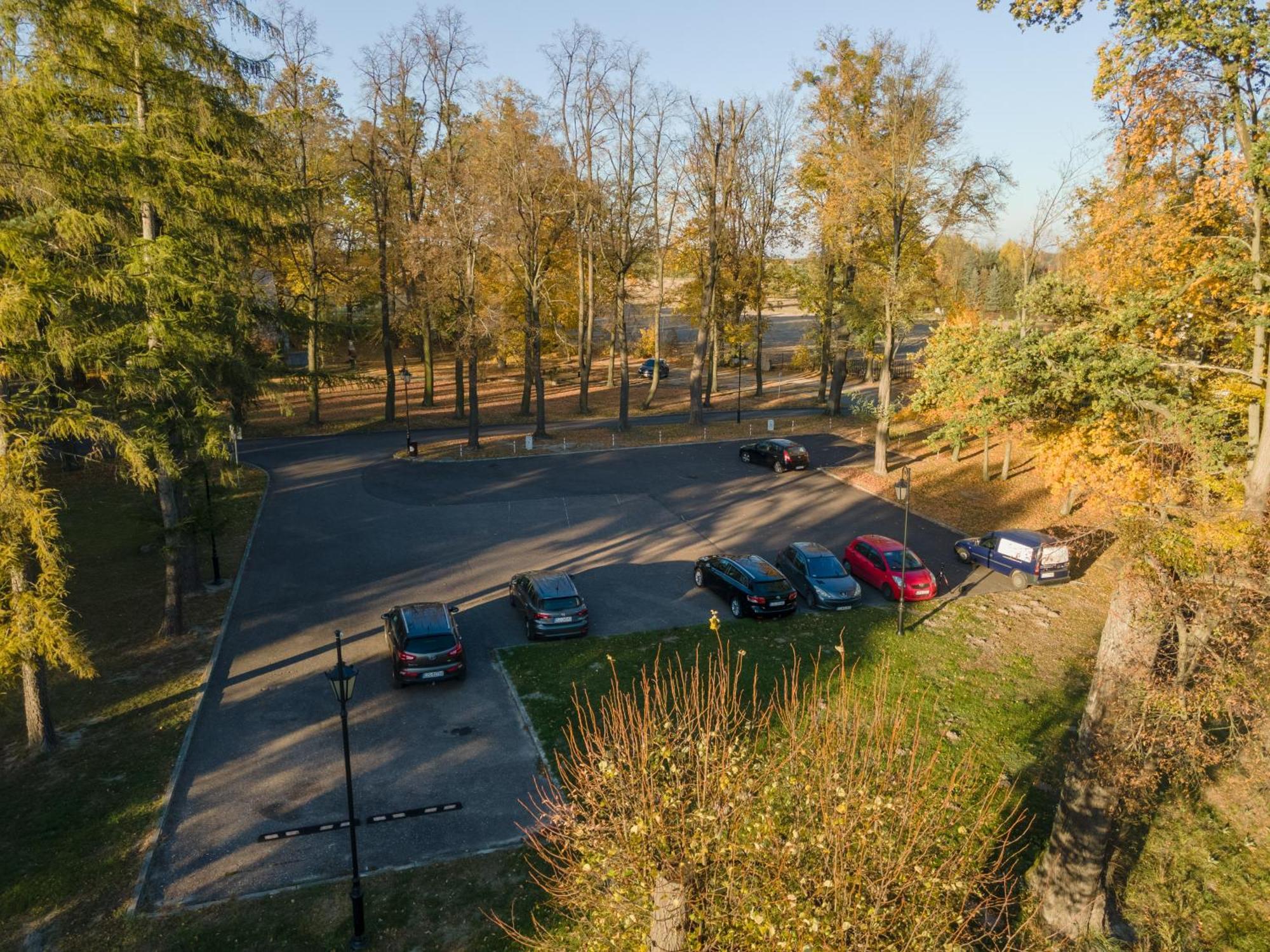 Hotel W Dobieszkowie Stryków Buitenkant foto