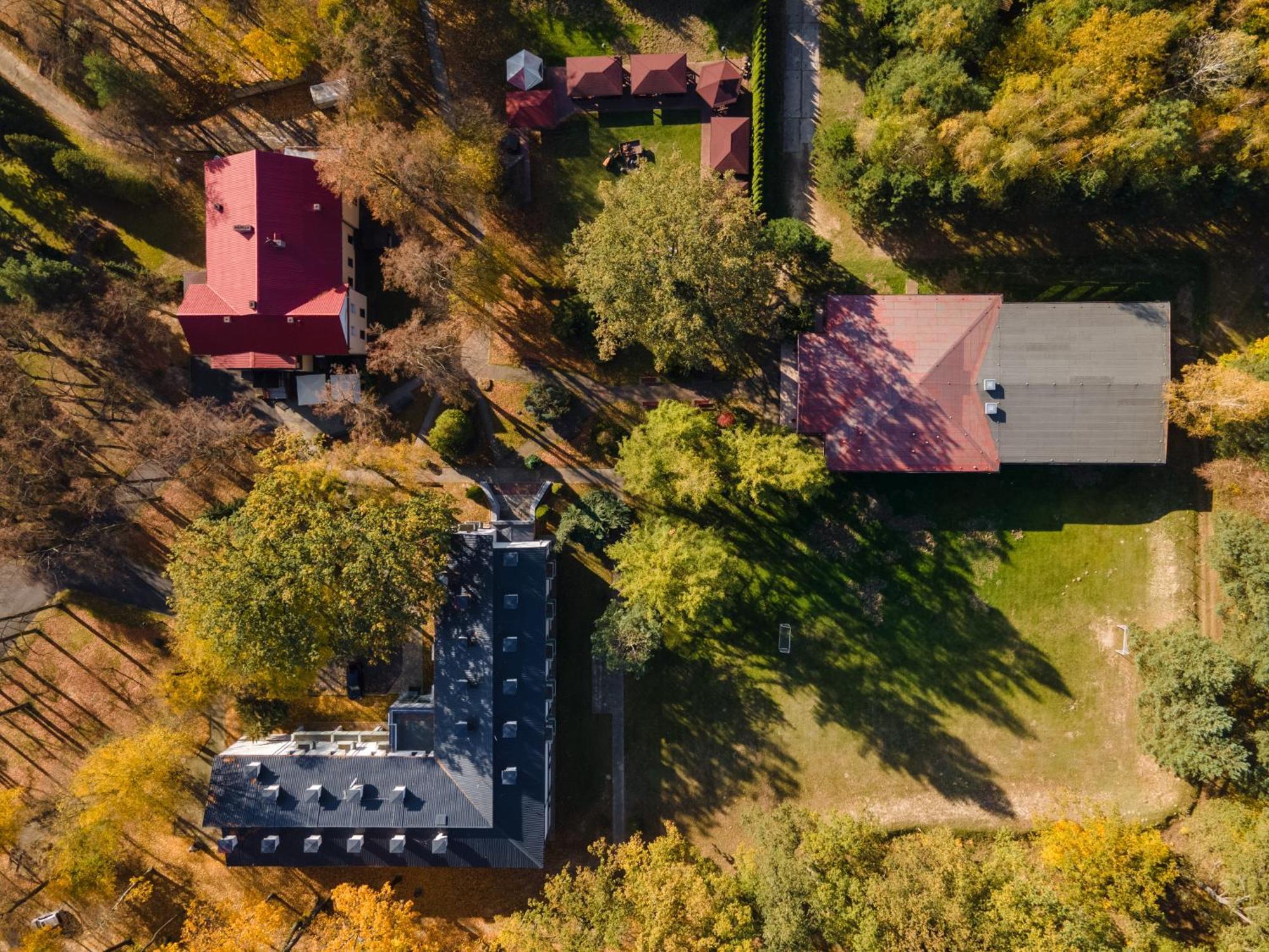 Hotel W Dobieszkowie Stryków Buitenkant foto