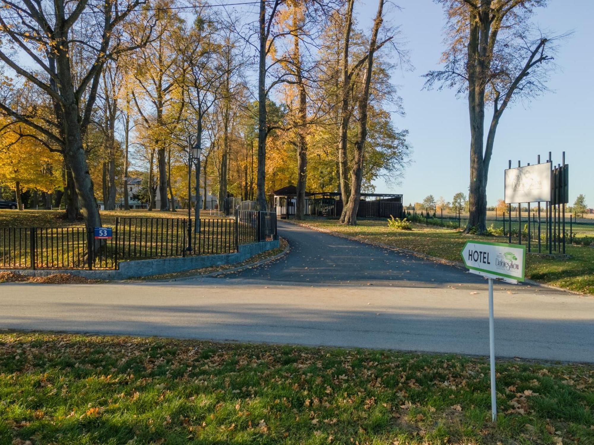 Hotel W Dobieszkowie Stryków Buitenkant foto