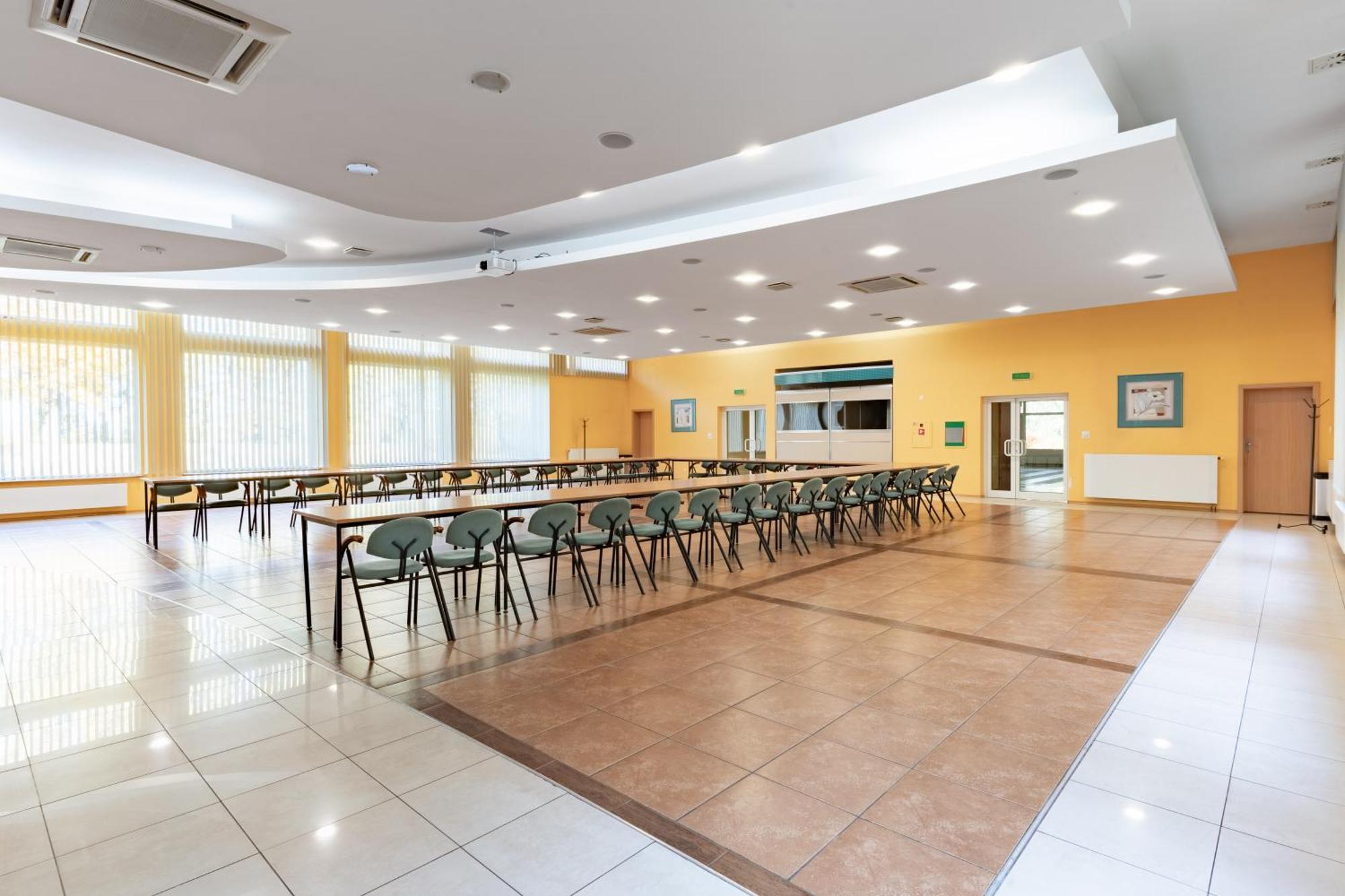 Hotel W Dobieszkowie Stryków Buitenkant foto