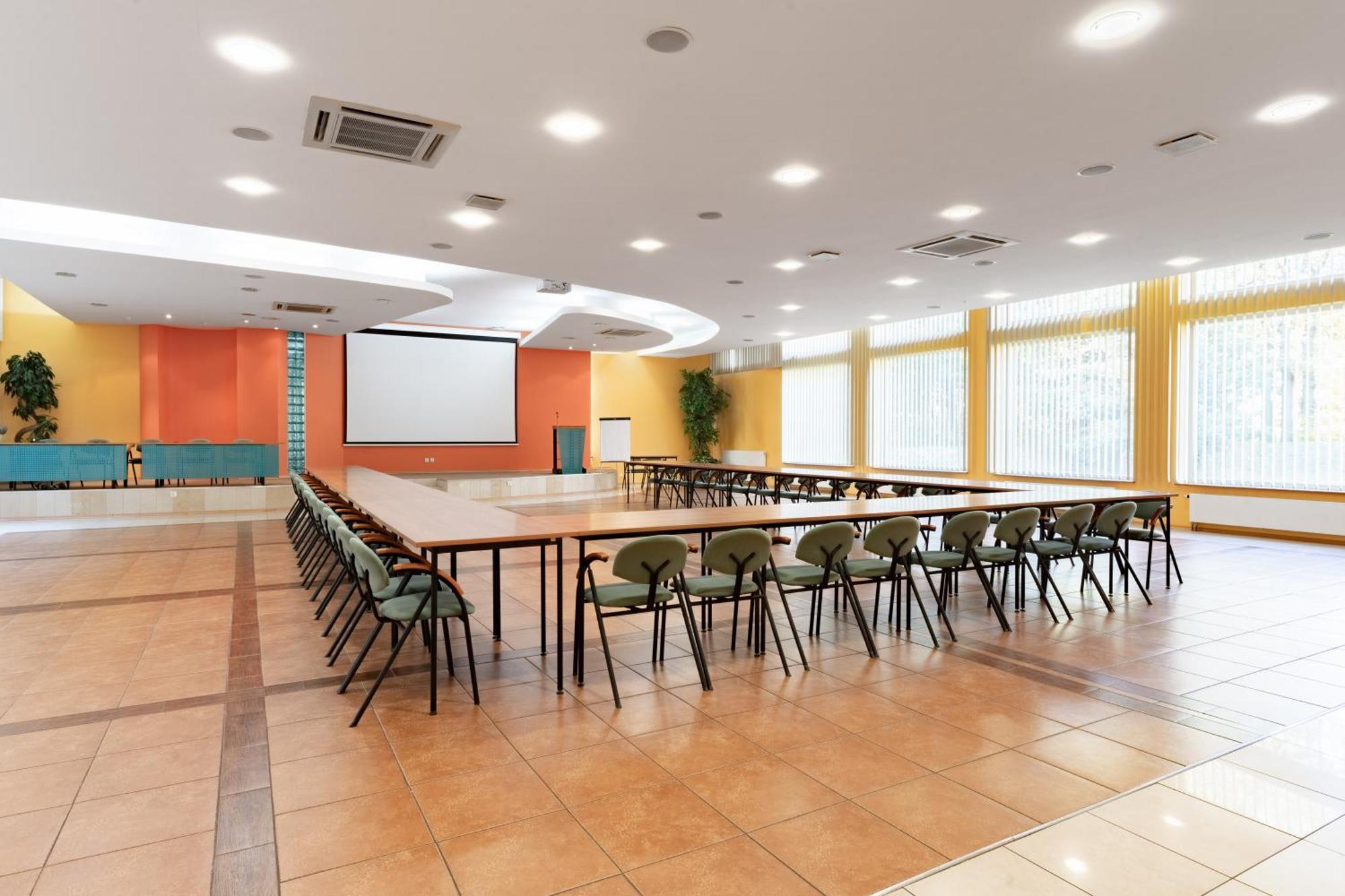 Hotel W Dobieszkowie Stryków Buitenkant foto