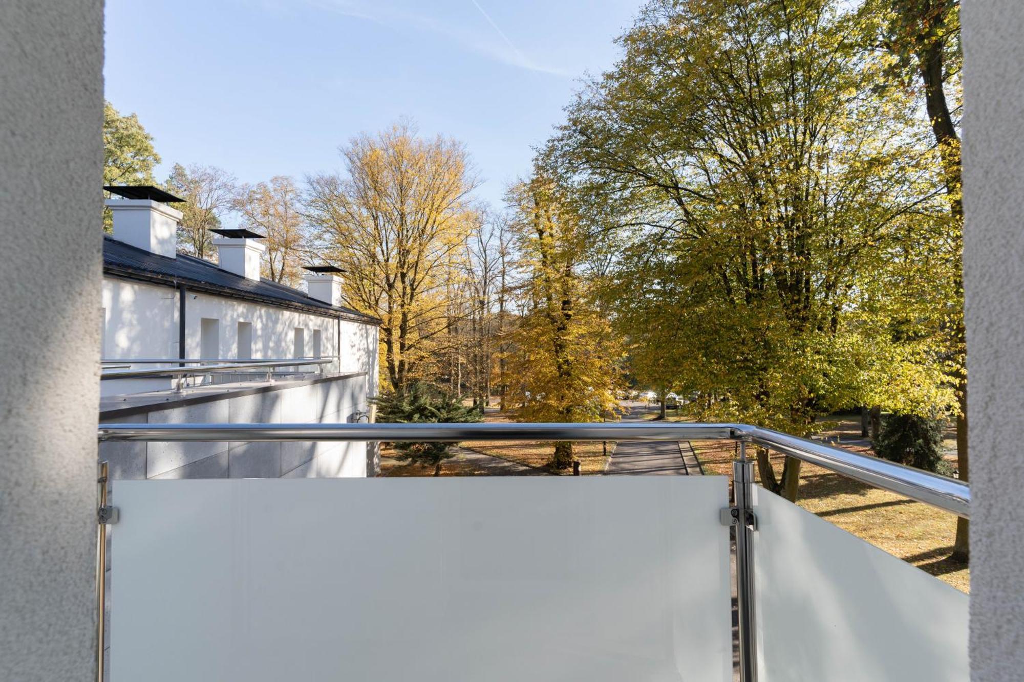 Hotel W Dobieszkowie Stryków Buitenkant foto