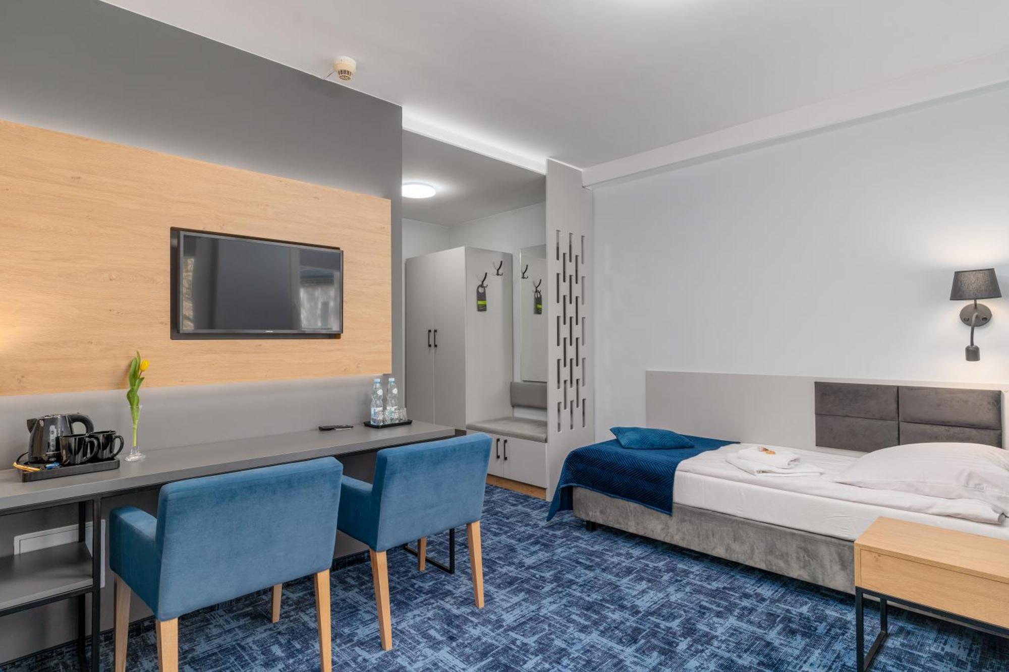 Hotel W Dobieszkowie Stryków Buitenkant foto