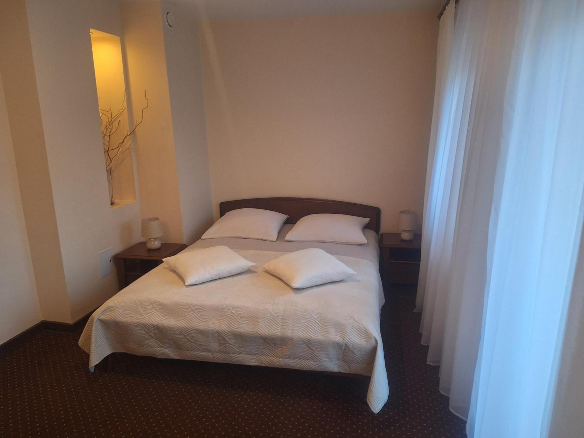 Hotel W Dobieszkowie Stryków Buitenkant foto