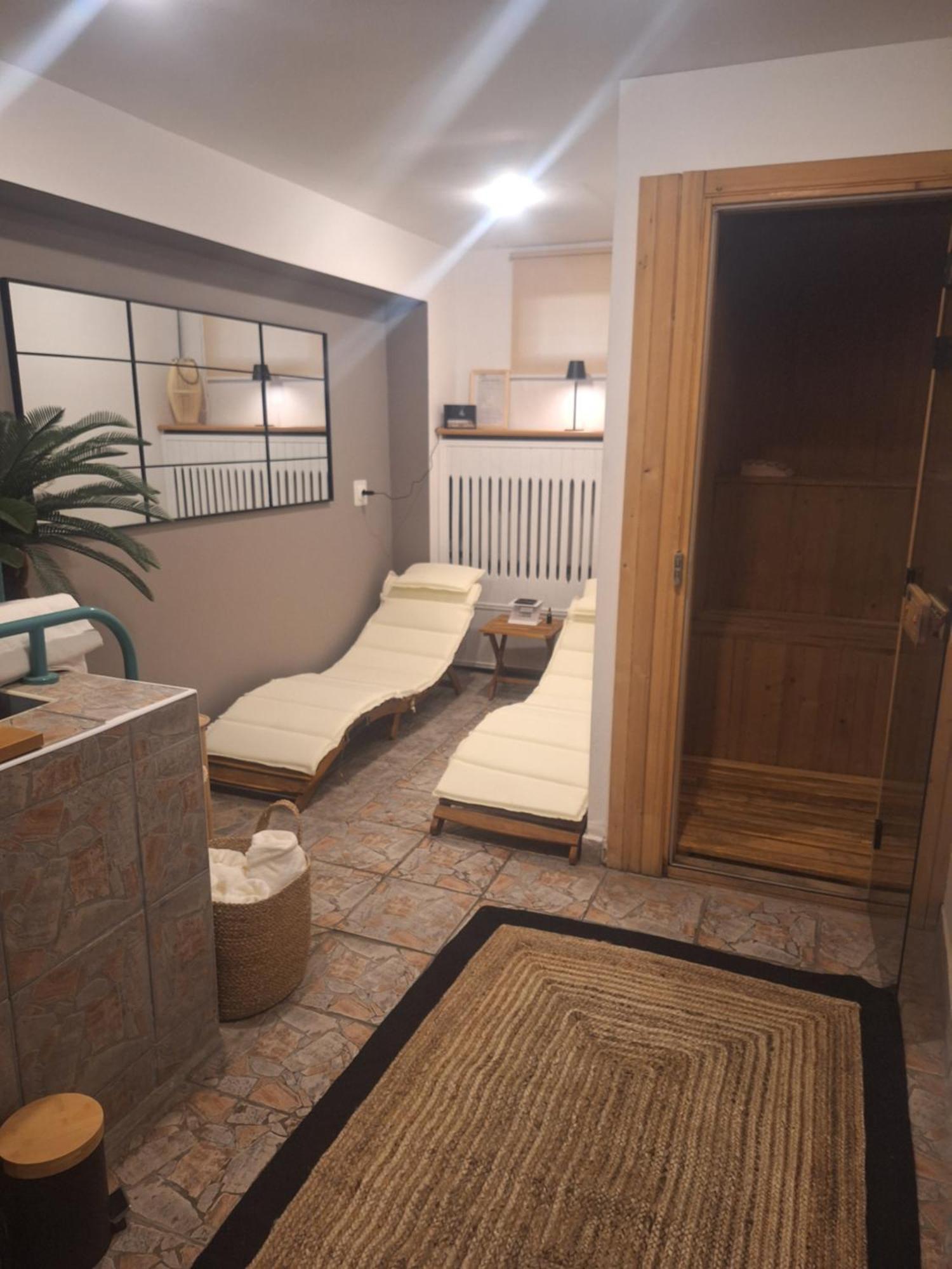 Hotel W Dobieszkowie Stryków Buitenkant foto