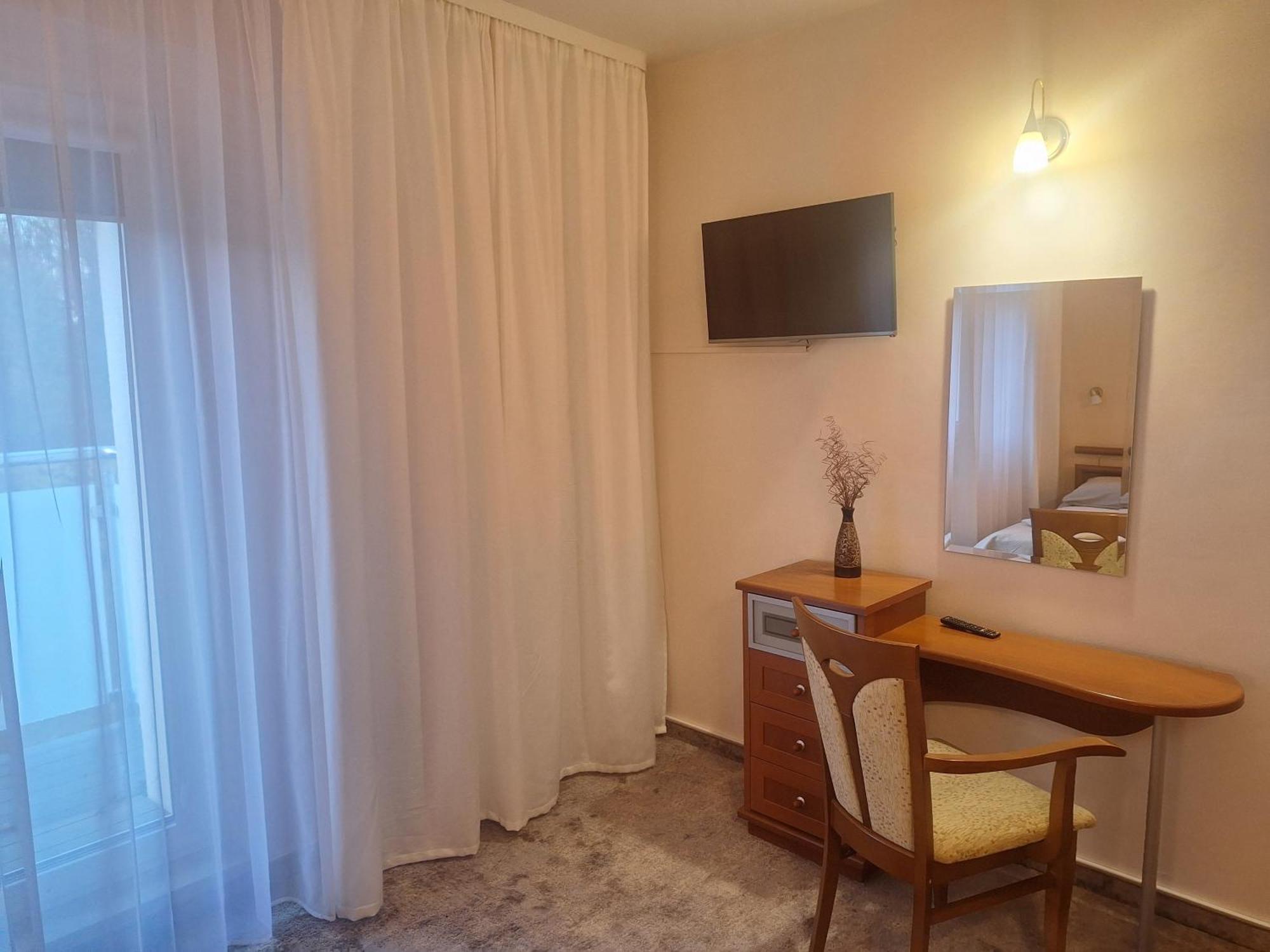 Hotel W Dobieszkowie Stryków Buitenkant foto