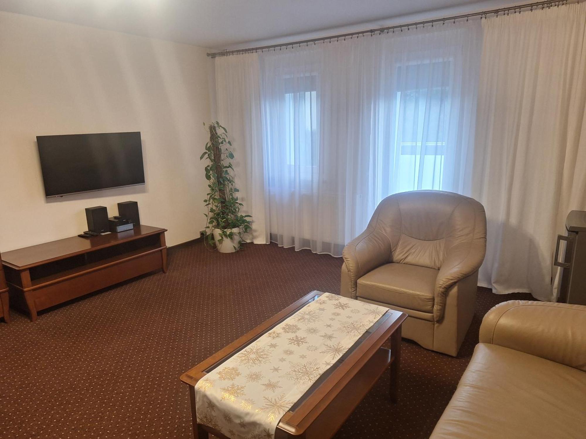 Hotel W Dobieszkowie Stryków Buitenkant foto