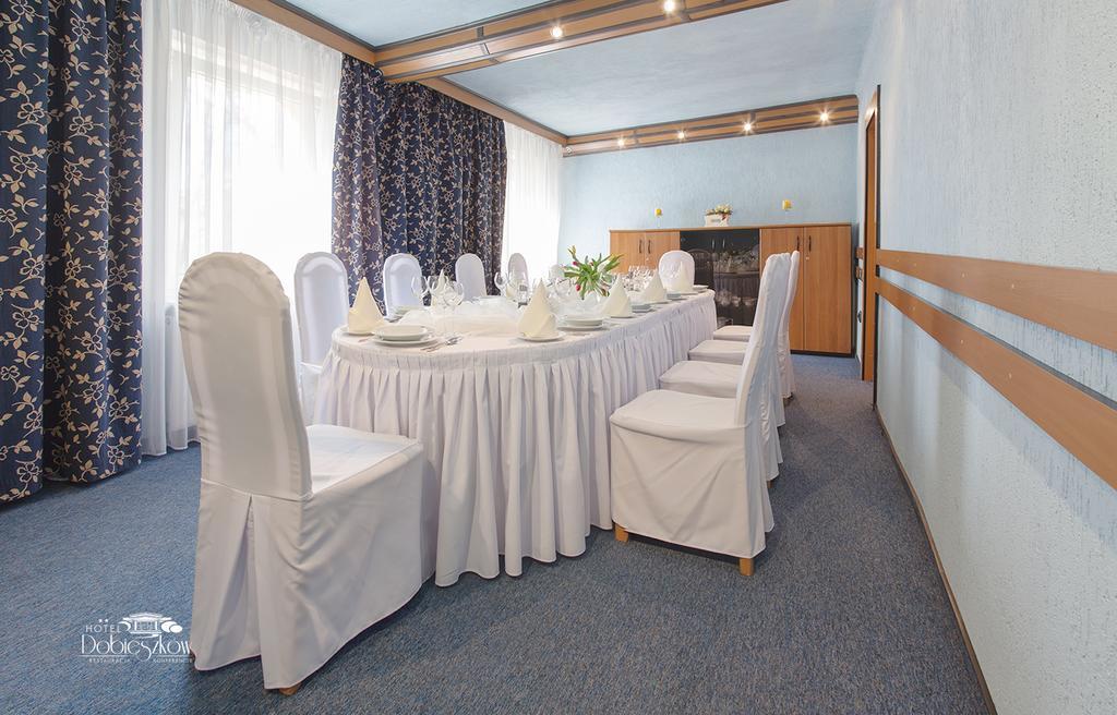 Hotel W Dobieszkowie Stryków Buitenkant foto