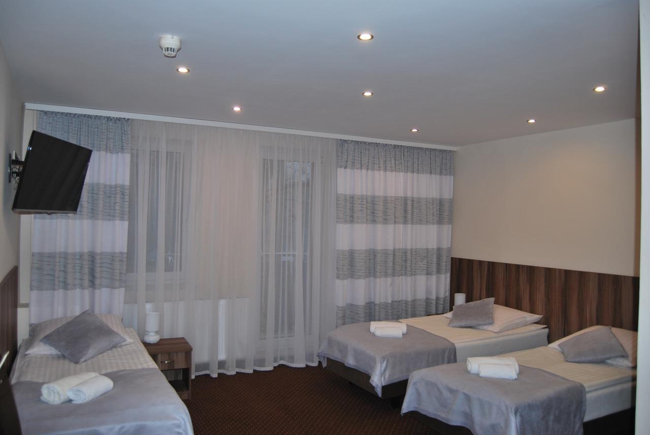 Hotel W Dobieszkowie Stryków Buitenkant foto